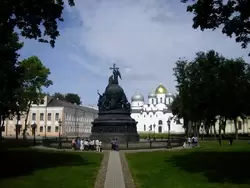 Памятник «Тысячелетие России» и вид на Софию Новгородскую