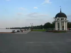 Ротонда на набережной в Петрозаводске