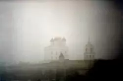 Фотография Псковского Крома в туман