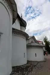 Псков, апсиды церкви Николая на Усохе декорированы геометрическими орнаментами