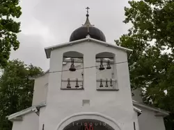 Псков, церковь Георгия Победоносца со Взвоза, двух пролётная звонница