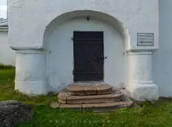 Псков, дверь церкви Успения Пресвятой Богородицы с Пароменья