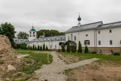 Псков, келейный корпус и Церковь Иоасафа Снетогорского