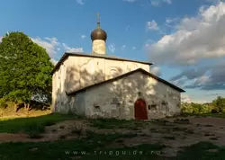 Псков, Космодамианская церковь с Гремячей горы