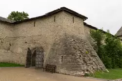 Псков, крепостная стена у Покровской башни