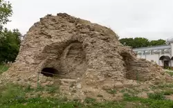 Псков, руины Вознесенской церкви Снетогорского монастыря