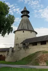 Псков, Средняя башня