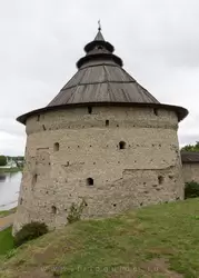 Псков, вид на башню с Покровского полубастиона