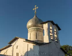 Псков, звонница и купол церкви Петра и Павла с Буя