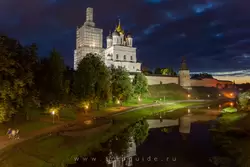 Псковский кремль ночью фото