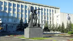 Монумент «Слава Советской Конституции» на площади Маршала Жукова в Пензе