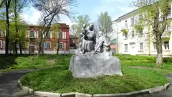 Скульптура «Семья» на улице Володарского в Пензе