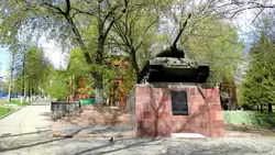 Танк Т-34 «Пензенский комсомолец» у Краеведческого музея