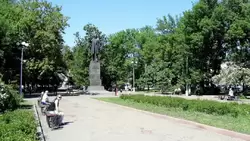 Пенза, памятник Белинскому на Театральной площади