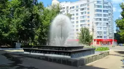Пенза, фонтан у проходной завода «Электромеханика»