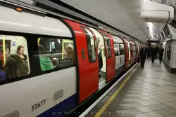 Вагон метро Лондона