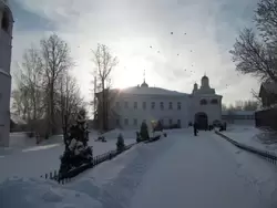 Покровский монастырь в Суздале зимой 