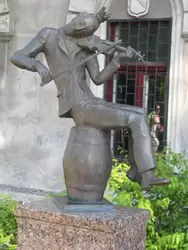 Памятник «Сашка-музыкант» (сад скульптур Литературного музея)