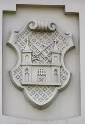 Герб Риги на фасаде дома Черноголовых