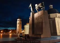 Достопримечательности Вильнюса: Кафедральная площадь и собор