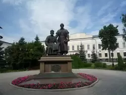 Памятник зодчим в сквере 1000-летия Казани