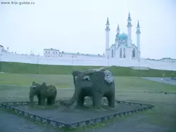 Слоники на Ярмарочной площади