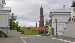 Вид на колокольню Богоявленского собора с территории университета