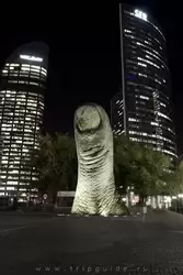 Памятник Большому пальцу