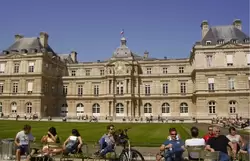 Люксенбургский дворец в Париже