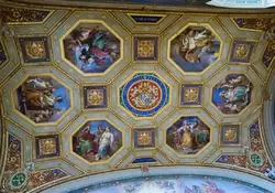 Зал Непорочного Зачатия Девы Марии — убранство потолка