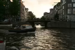 Пересечение канала Принцев и канала Прохожих (<span lang=nl>Prinsengracht en Passeerdersgracht</span>)