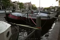 Жилые лодки на реке Амстел