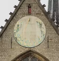 Солнечные часы на Новой церкви