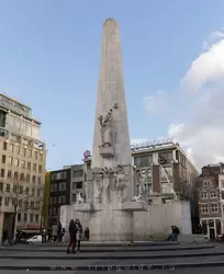 Национальный монумент на площади Дам установлен в память о погибших во Второй мировой войне