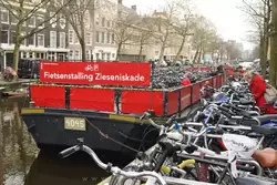 Парковка велосипедов на барже