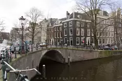 Семимостье — с этого места в Амстердаме видно одновременно семь мостов
