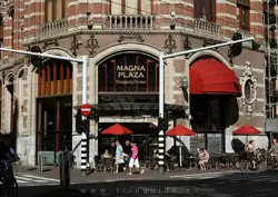 Торговый центр «Магна Плаза» (<span lang=nl>Magna Plaza</span>)