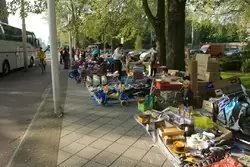 Блошиные рынки в Амстердаме в День королевы