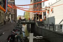 Канал Аудезяйтс Колк (<span lang=nl>Oudezijds Kolk</span>)