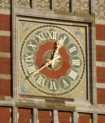 Этот циферблат на Центральной станции — обычные часы