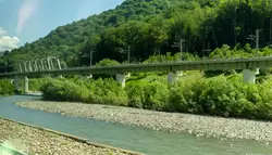 Железнодорожный мост через реку Мзымта по пути