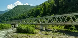 Железнодорожный мост через реку Мзымта по пути в Красную Поляну