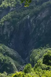Водопад Поликаря (летом не слишком полноводный)