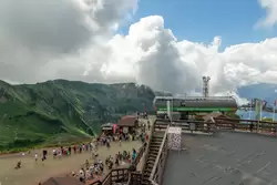Смотровая площадка на высоте 2200 в Красной Поляне и облака