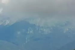 Вершины Кавказских гор в облаках