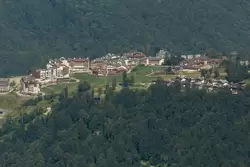 Роза Плато — бывшая горная олимпийская деревня, высота 1170 метров