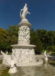 Фонтан «Сказка» — центральная скульптура «Царевна Лебедь»