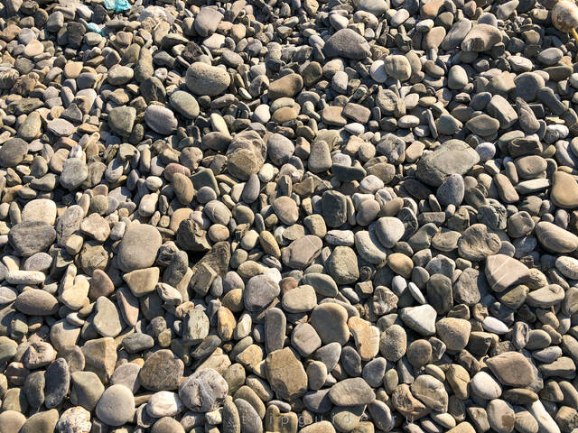 Галька на пляже «Дель Мар» в Сочи