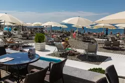 Пляж отелей «Меркюр» и «Пуллман» в Сочи