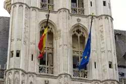 Флаги Бельгии и Евросоюза на Ратуше